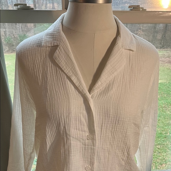 Jenni Kayne Tops - Jenni Kayne Crinkled Gauzy White Button-Down Shirt Large
